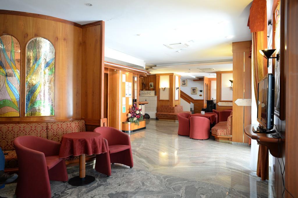 Hotel Posta Comano Terme Exterior foto